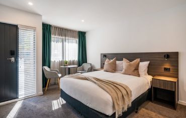 Luxe Queen Studio with Mountain Views