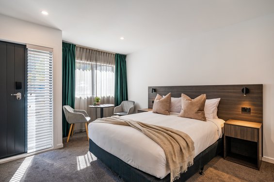 Luxe Queen Studio with Mountain Views