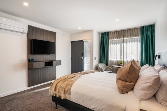 Luxe Queen Studio with Mountain Views - lounge