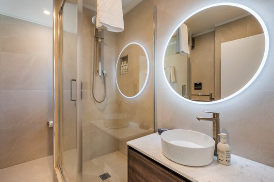 Luxe Queen Studio with Mountain Views - bathroom