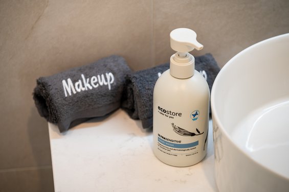 Luxe Queen Studio with Mountain Views - toiletries