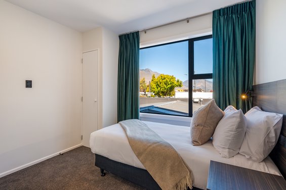 Luxe 2 Bedroom Suite with Private Garden - single beds