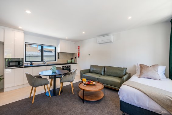 Luxe 1 Bedroom with Mountain Views - lounge