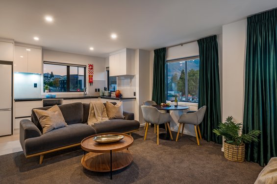 Luxe 1 Bedroom with Mountain Views - lounge