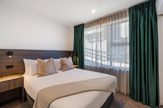 Luxe 1 Bedroom Suite - queen-size bed