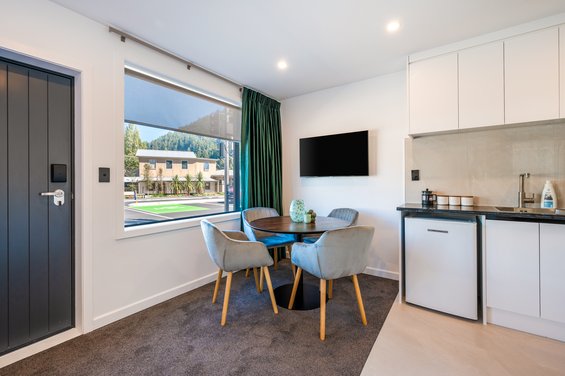 Luxe 1 Bedroom Suite - kitchen