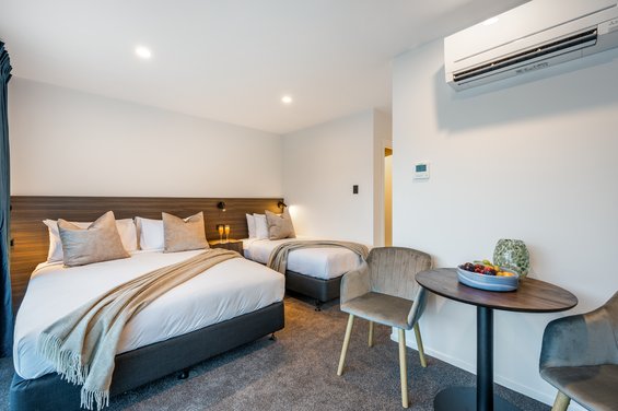 Luxe Queen Single with Mountain Views