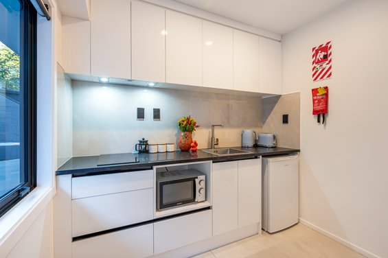 Luxe Queen Single with Mountain Views - kitchen