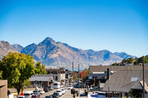 Luxe Queen Single with Mountain Views - mountain views