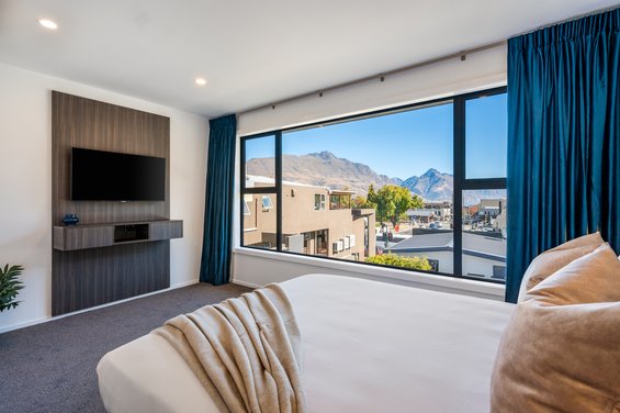 Luxe Queen with Lake and Mountain Views - queen-size bed